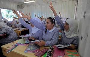 Palestinian students crammed in the schools of Relief and Works Agency refugees "UNRWA"