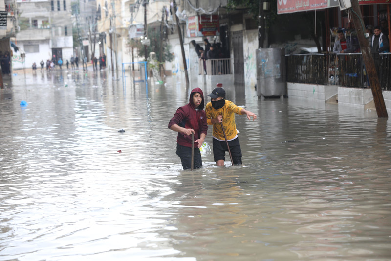 Overstroomd en ijskoud in Gaza